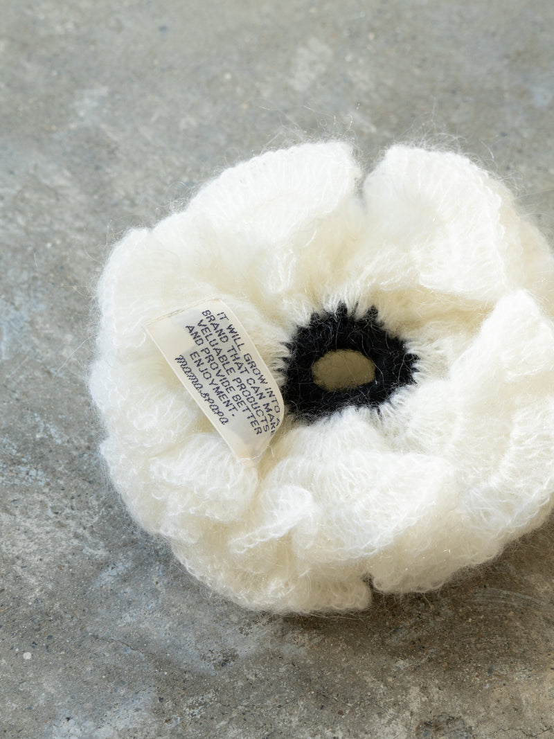 Airy knit chou-chou