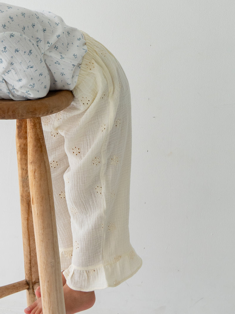 Flower crepe pants